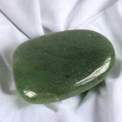 Galet jade vert du Canada (jade nphrite) A