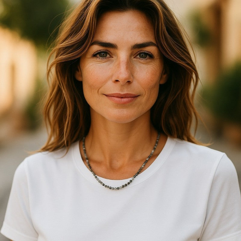 Collar de cuarzo con inclusión de turmalina AA de Brasil (cuentas facetadas de 3-4 mm) - 45 cm