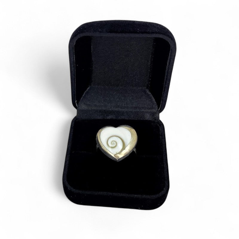 Caja para anillos y pendientes pequeños de fieltro negro.