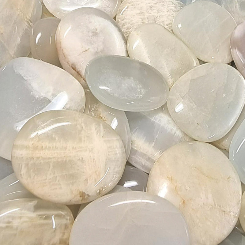 Beige moonstone pebble Madagascar A