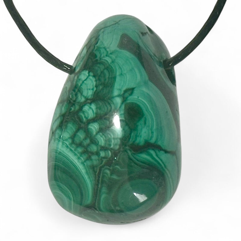 Colgante de malaquita Congo AA (piedra perforada) + cordón