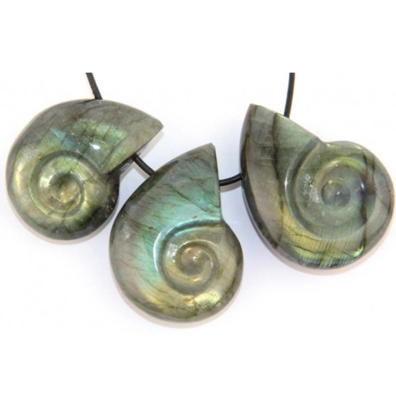 Pendentif labradorite forme ammonite + cordon