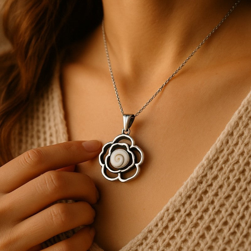 Eye of Saint Lucia (flower) pendant in 925 silver