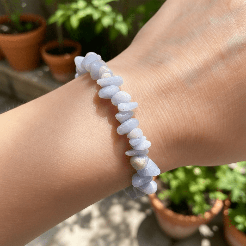 Bracelet angélite Pérou A (perles baroques) - La Boite à Cailloux