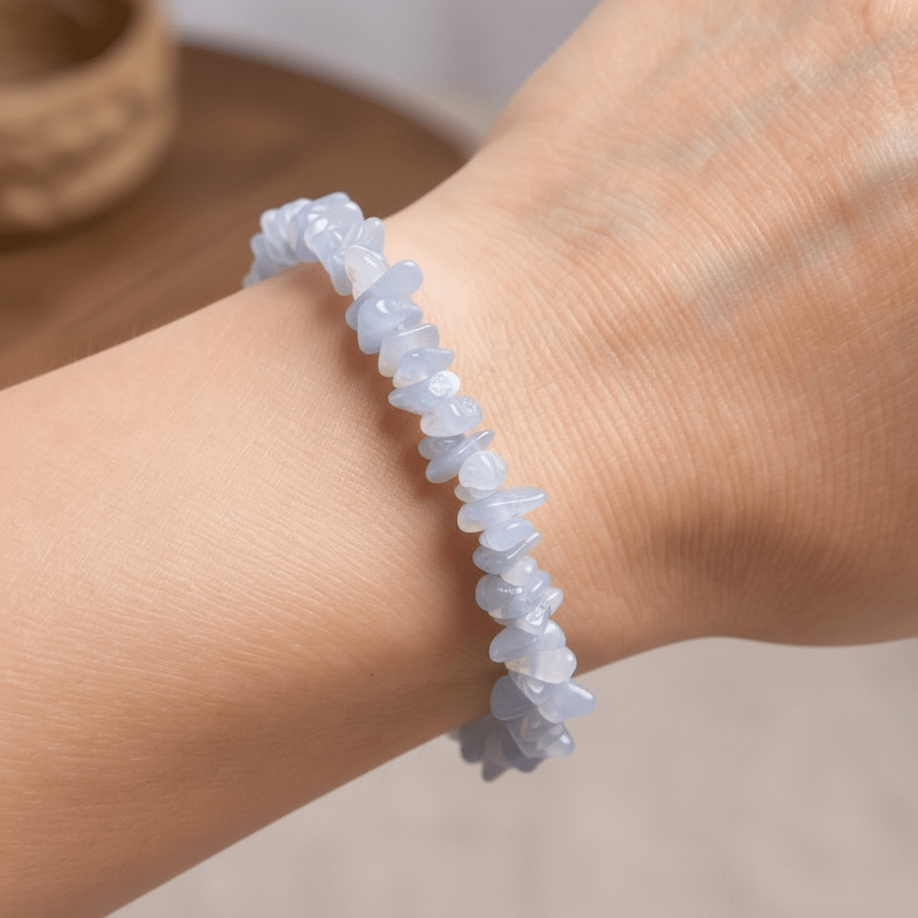 Bracelet calcédoine bleue Namibie AA (perles baroques) - La Boite à Cailloux