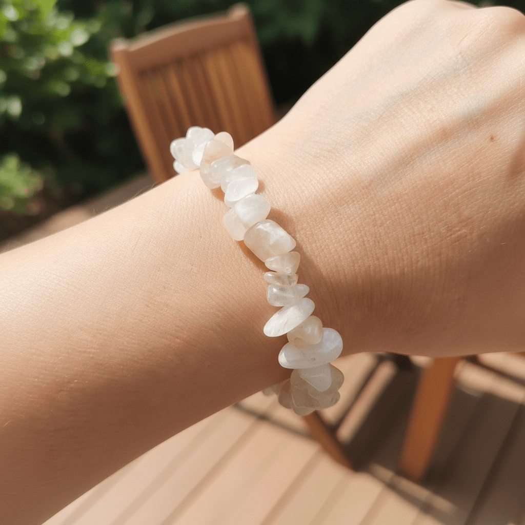 Bracelet pierre de lune beige Inde A (perles baroques) - La Boite à Cailloux