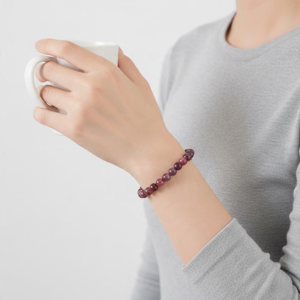Bracelet spinelle rouge Sri Lanka AA (boules 6,5-7,5mm) - La Boite à Cailloux
