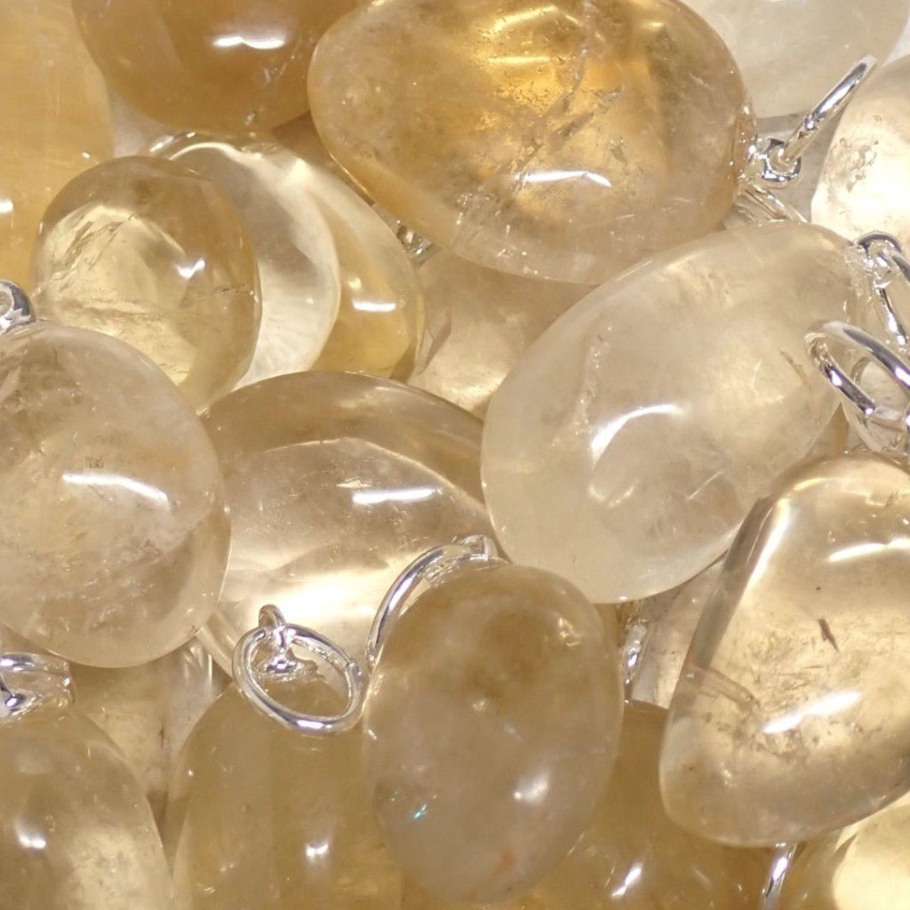 Pendentif citrine naturelle Madagascar A (pierre roulée) - La Boite à Cailloux