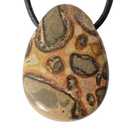 Pendentif léopardite ou oncolithe (pierre trouée) + cordon en cuir