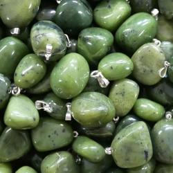 Pendentif jade vert du Canada A (pierre roulée)