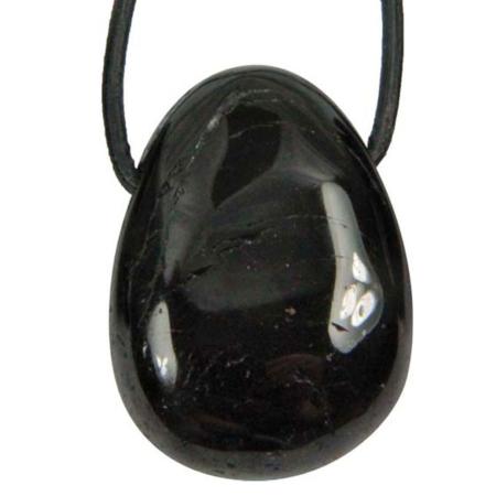Pendentif tourmaline noire (pierre trouée) + cordon en cuir