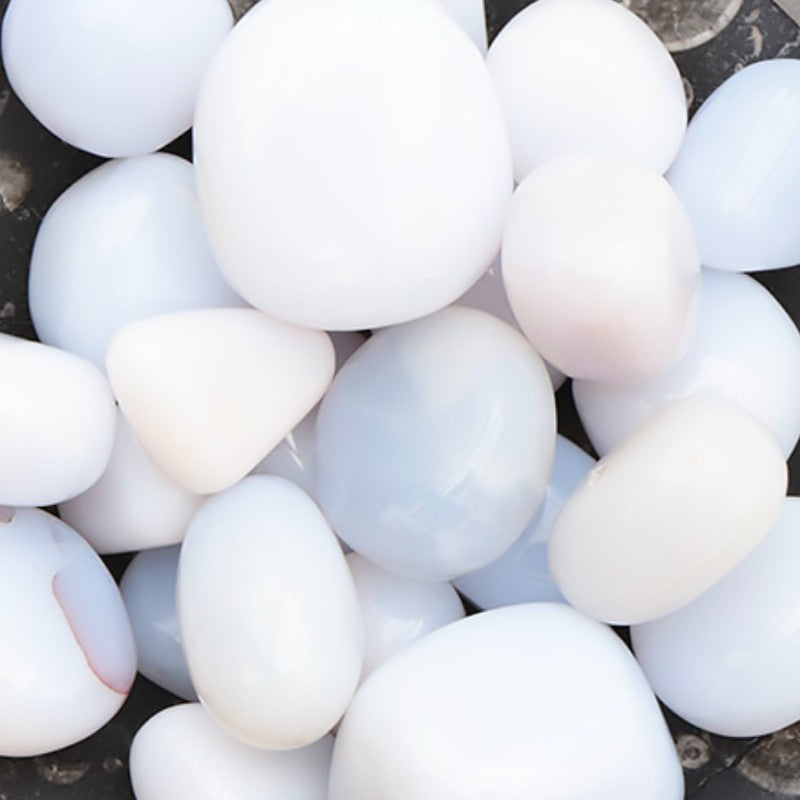 Calcédoine blanche Turquie AA (pierre roulée)