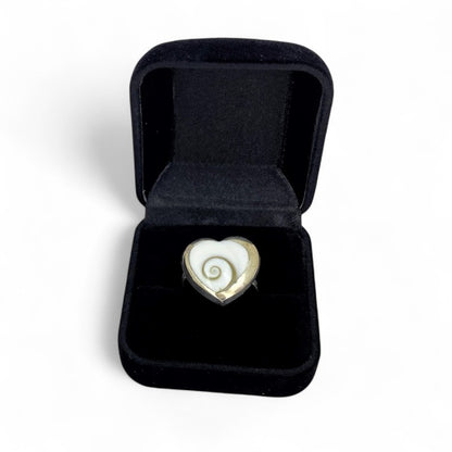 Caja para anillos y pendientes pequeños de fieltro negro.