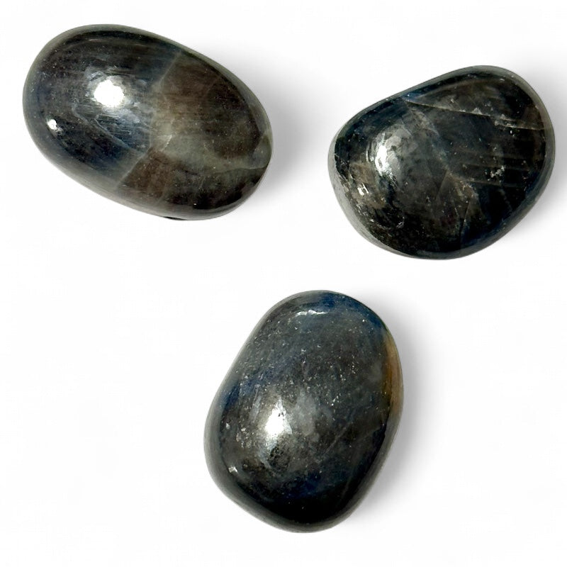 Pendentif saphir Inde AB (pierre trouée) + cordon