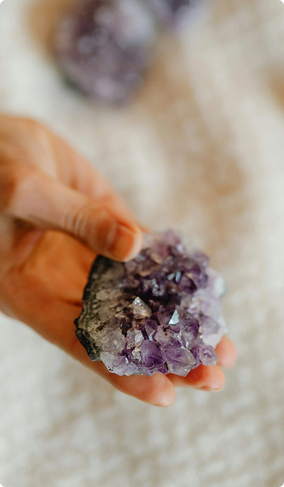 Géode d'améthyste d'Uruguay au violet profond, sélection La Boîte à Cailloux
