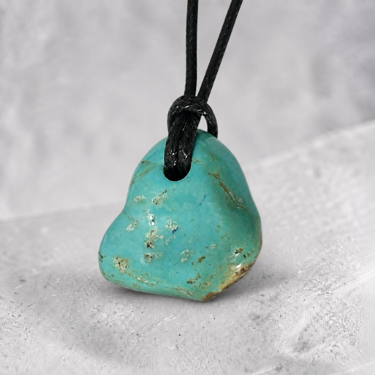 Pendentif turquoise Tibet A+ (pierre trouée) + cordon