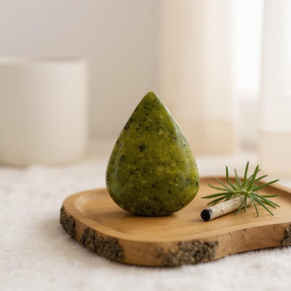 Pendentif serpentine Pérou AA goutte (pierre trouée) + cordon