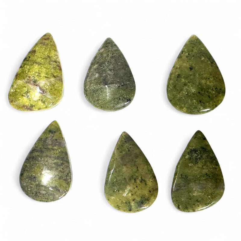 Pendentif serpentine Pérou AA goutte (pierre trouée) + cordon