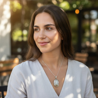 Pendentif topaze bleue Nigéria A pierre roulée boucle argent 925