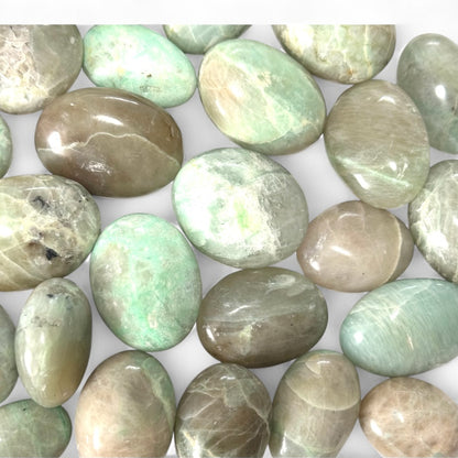 Pierre de lune verte (Garniérite) Madagascar A (pierre roulée)