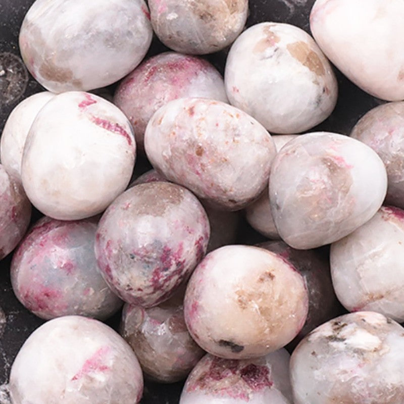 Tourmaline rose sur Quartz Namibie A (pierre roulée)