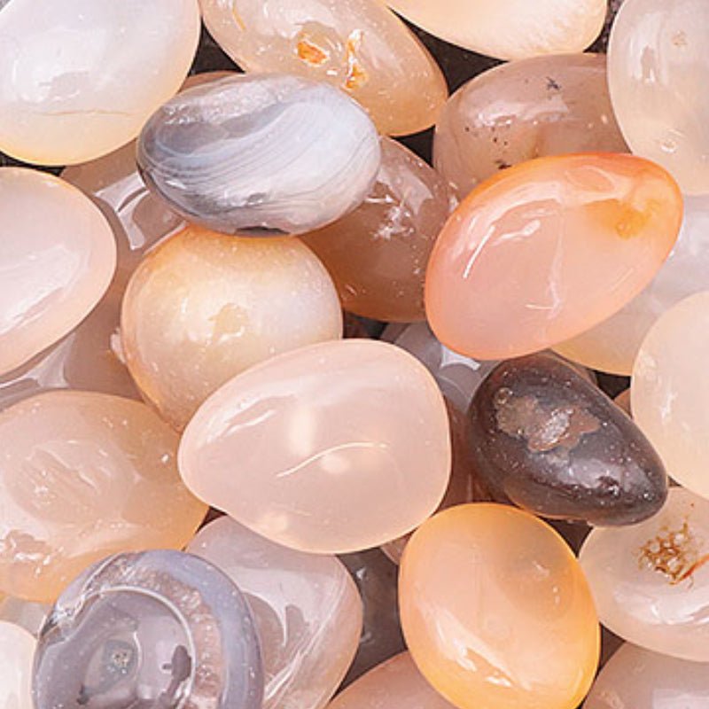 Agate laiteuse Botswana A (pierre roulée) - La Boite à Cailloux