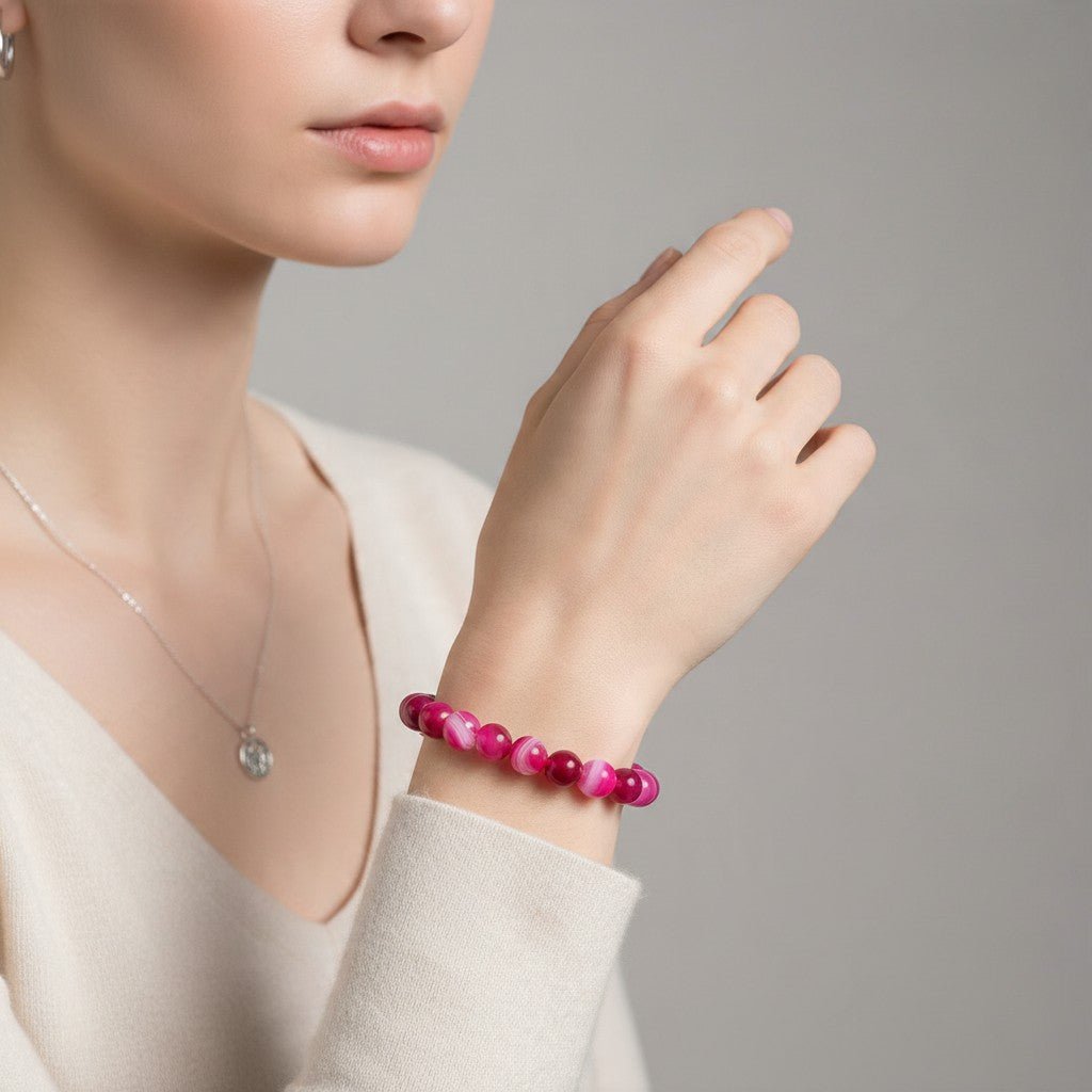 Bracelet agate teintée rose Brésil A (boules 7-8mm) - La Boite à Cailloux