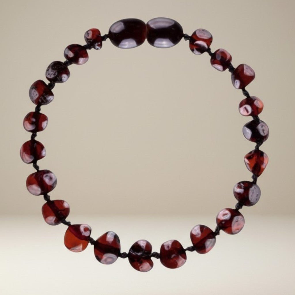 Bracelet bébé en ambre cerise Lituanie AA (perles baroques) - La Boite à Cailloux