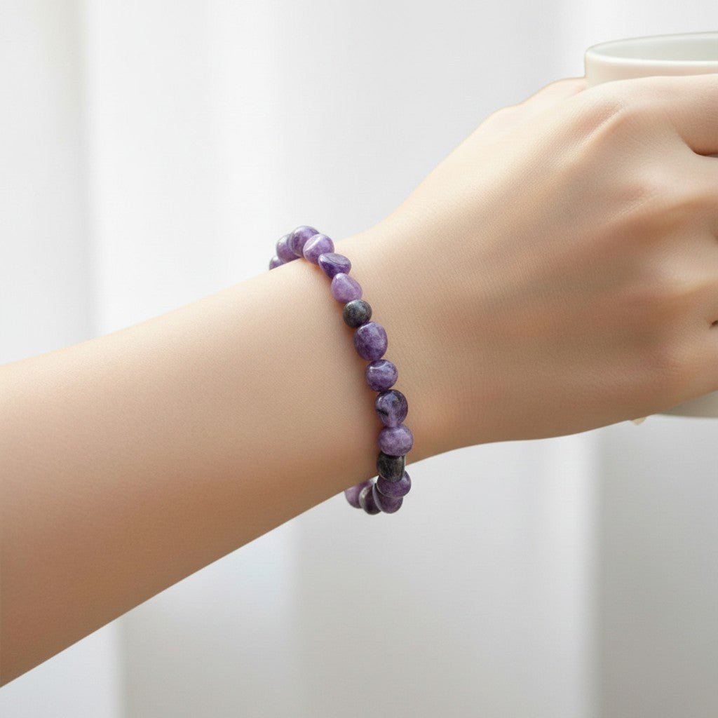 Bracelet charoite Russie A (grains 5-7mm) - La Boite à Cailloux