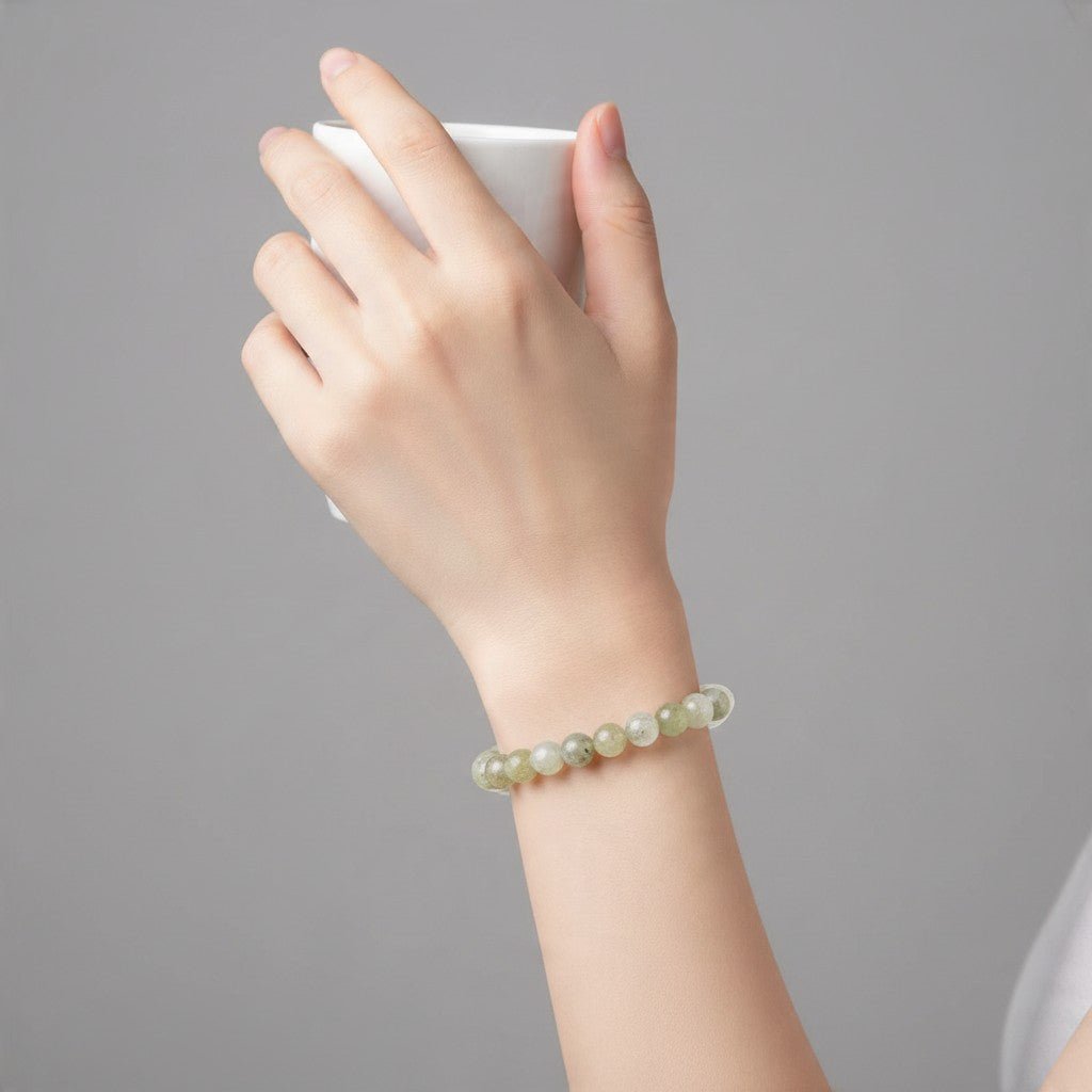 Bracelet cyanite verte Inde A (boules 7-8mm ) - La Boite à Cailloux