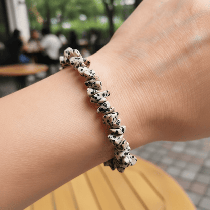 Bracelet jaspe dalmatien Mexique A (perles baroques) - La Boite à Cailloux