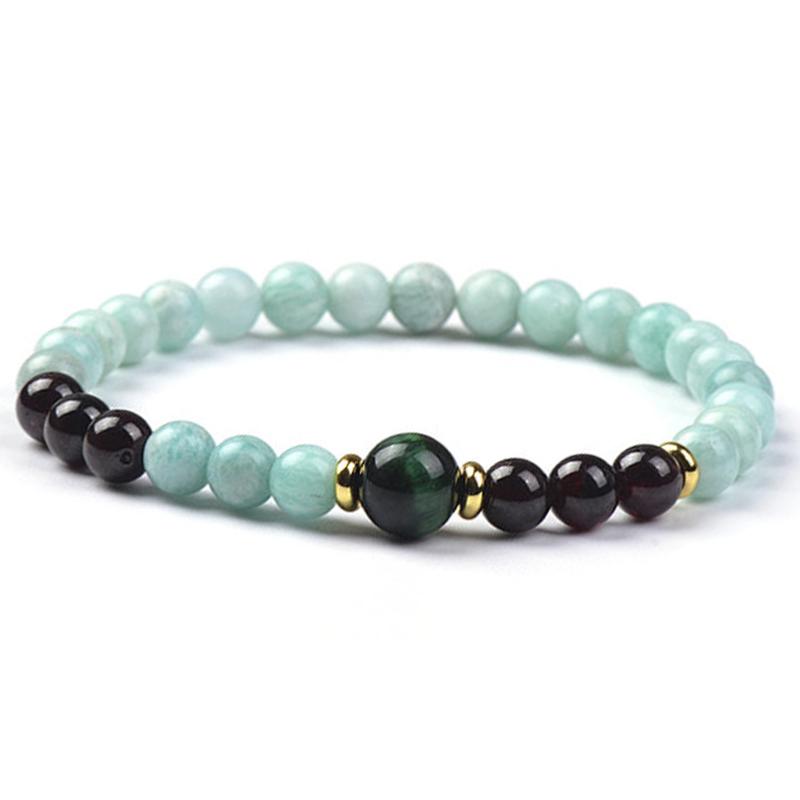 Bracelet multi amazonite, grenat rouge almandin, oeil de tigre teintée A+ (boules 5 - 6mm) - La Boite à Cailloux