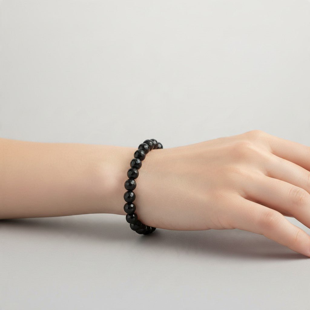 Bracelet onyx noir Brésil A (perles facettées 7-8mm) - La Boite à Cailloux