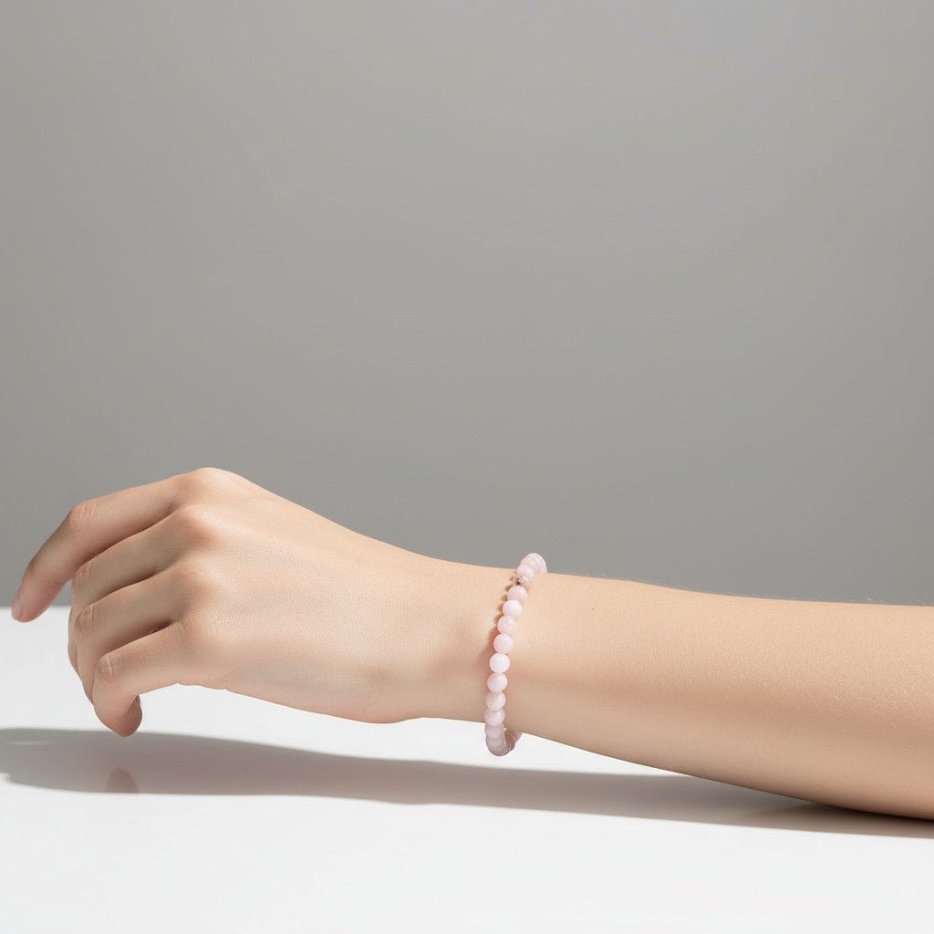 Bracelet opale rose Pérou AA (boules 5-6mm) - La Boite à Cailloux