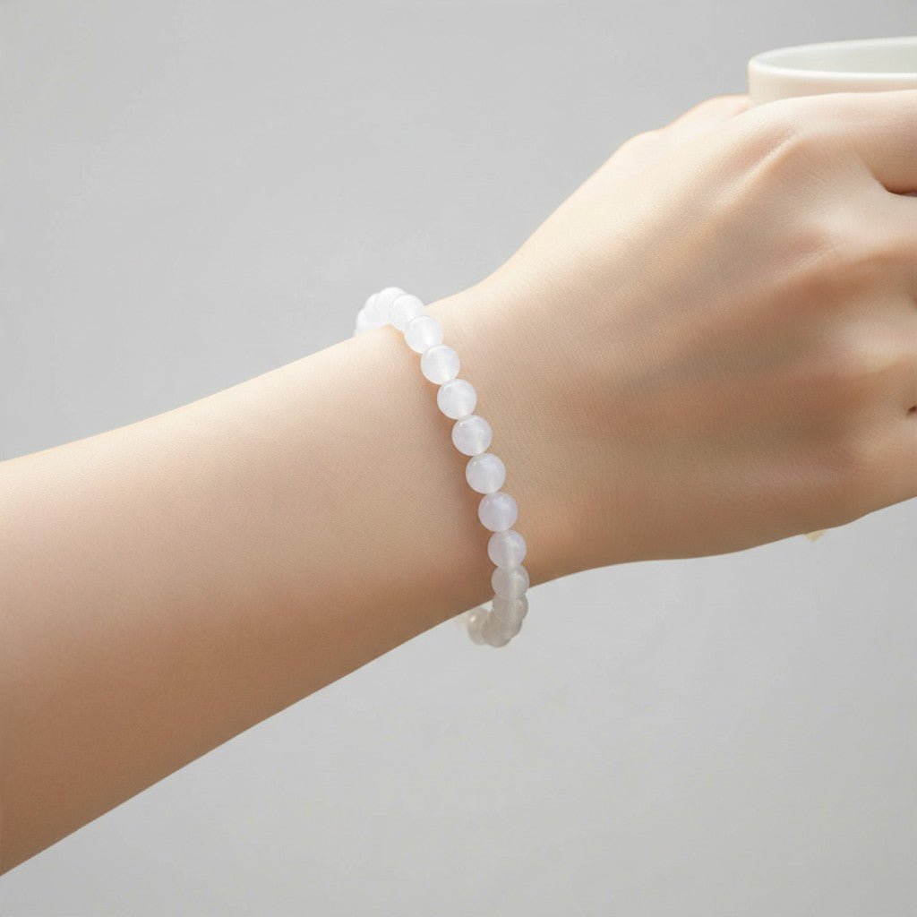 Bracelet quartz neige Brésil A (boules 5-6mm) - La Boite à Cailloux