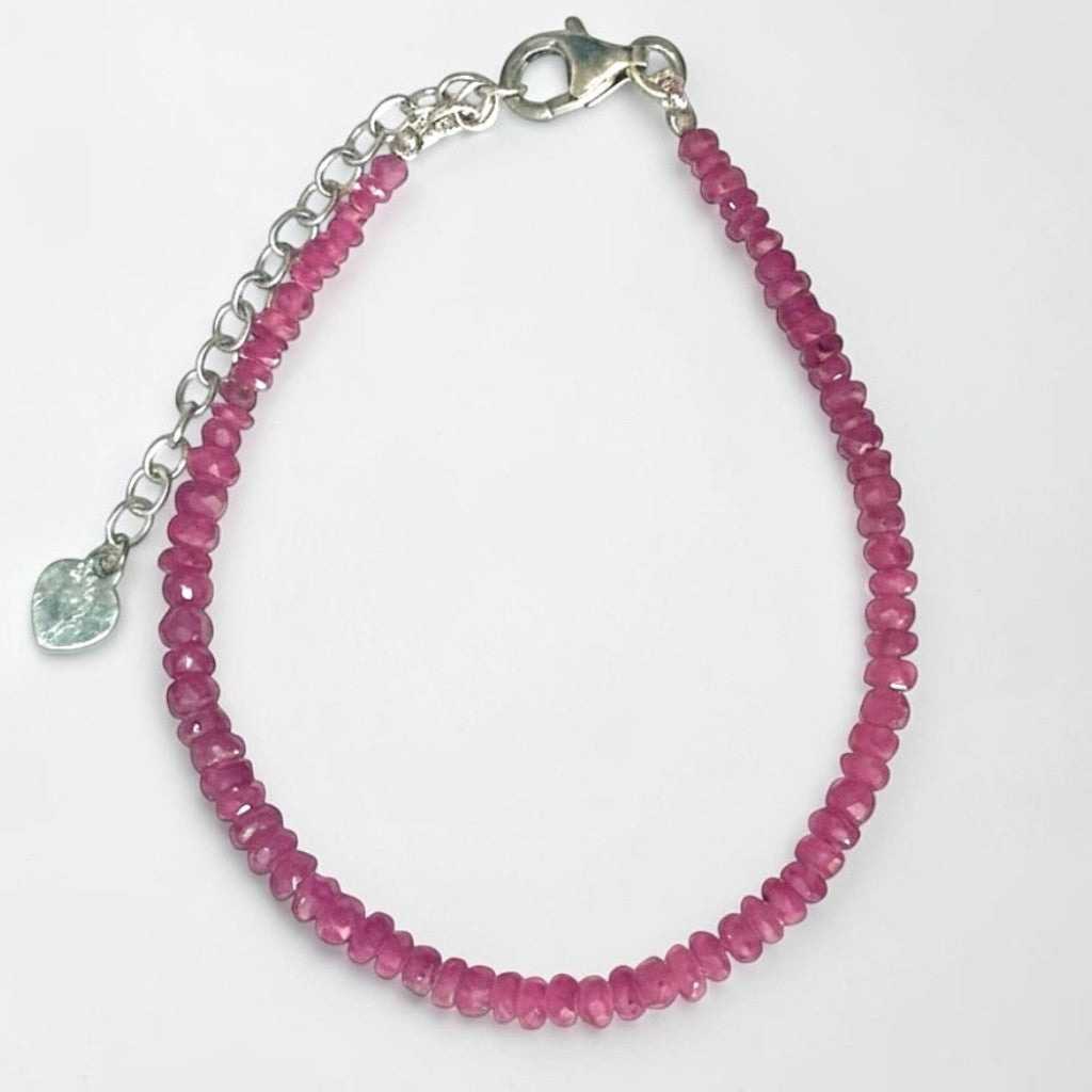 Bracelet rubis d’Inde AA+ en perles facettées de 3 à 4 mm avec chaîne de réglage en argent 925