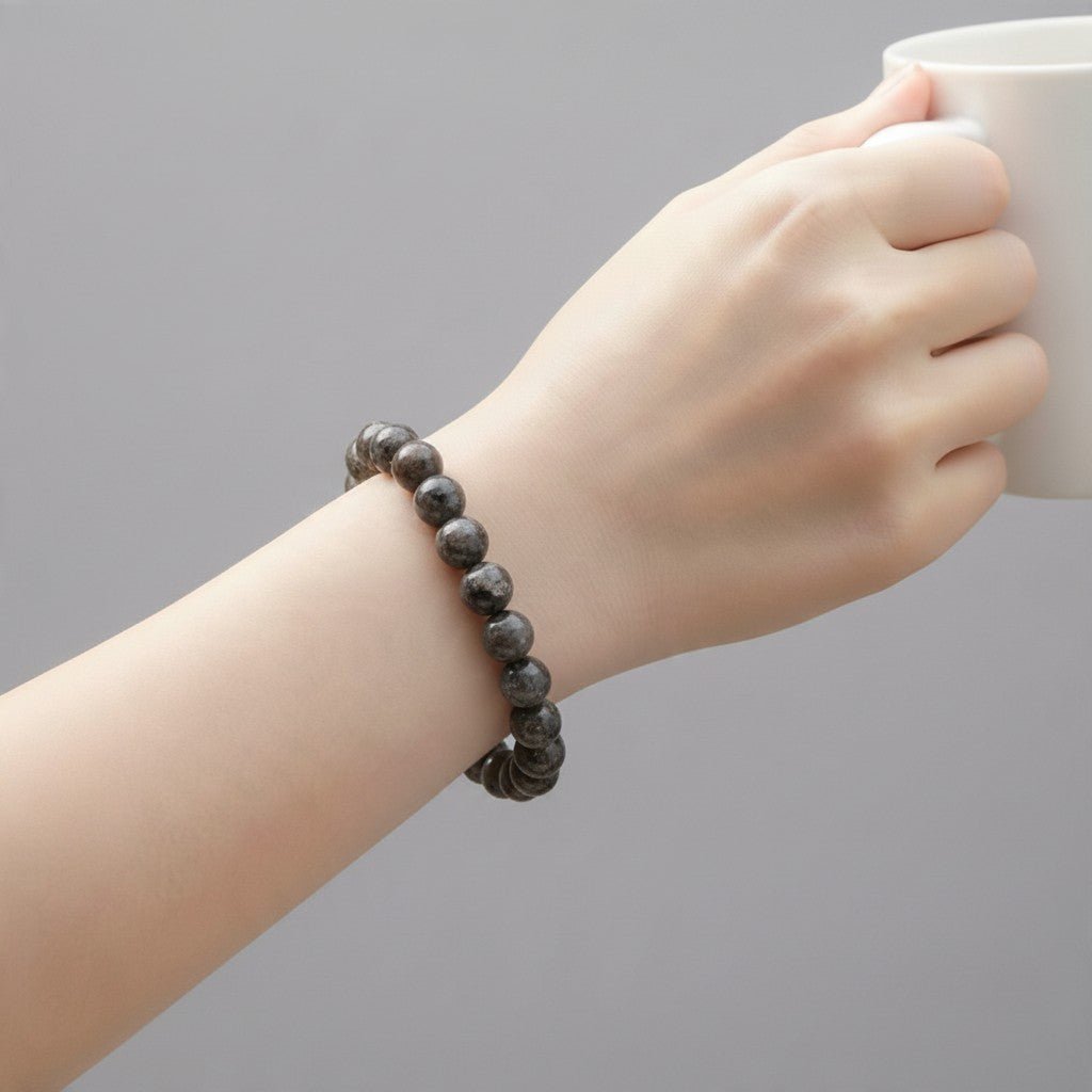 Bracelet yooperlite Russie A (boules 10mm) - La Boite à Cailloux