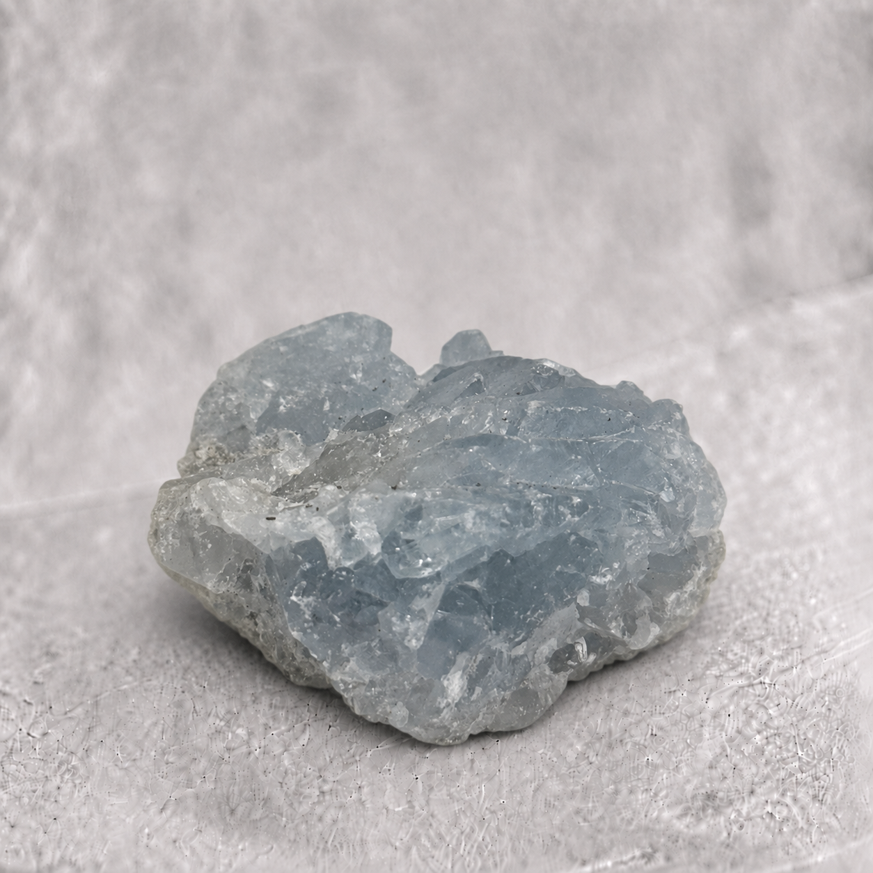 Célestine naturelle de Madagascar de 120 g, vue de dessus sur la cristallisation