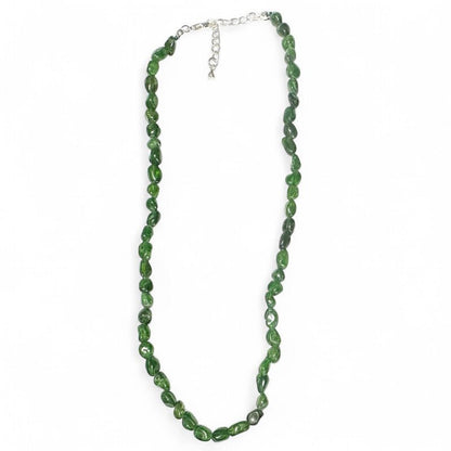 Collier diopside chrome Brésil AA (grains 5 - 6mm) - 43 - 45cm - La Boite à Cailloux