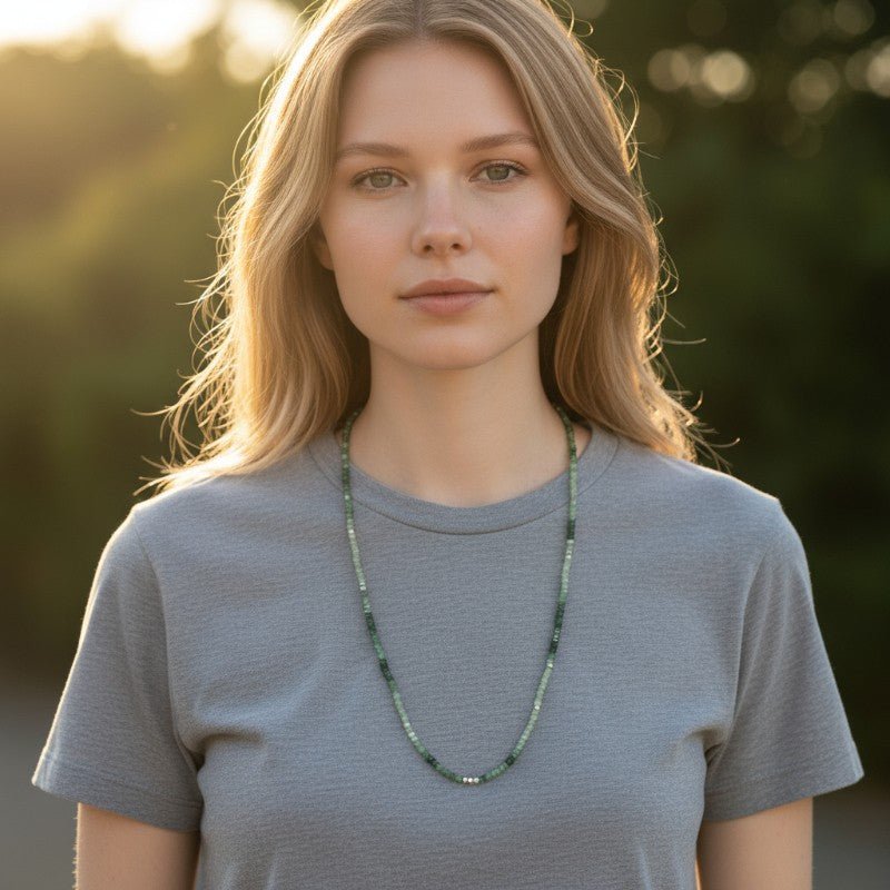 Collier Emeraude bicolore Brésil AA (perles facettées) - 46cm - La Boite à Cailloux