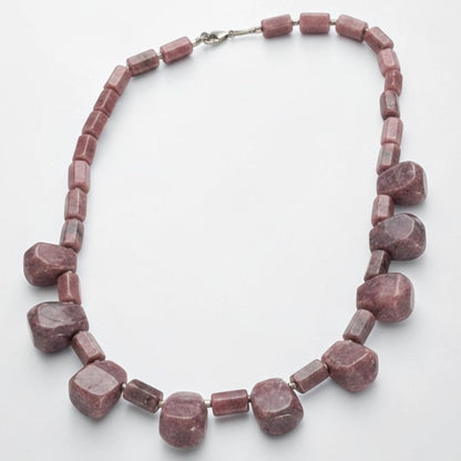 Collier en rhodonite d’Australie qualité A composé de pierres taillées