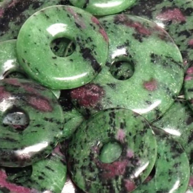Donut ou PI Chinois rubis sur Zoizite Afrique du Sud A - La Boite à Cailloux