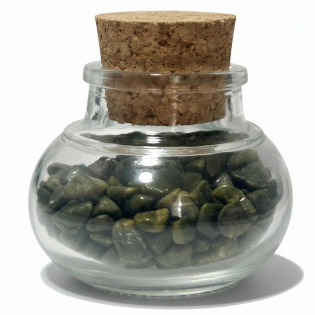 Flacon verre Epidote Inde AA (mini - pierre roulée XXS) - La Boite à Cailloux