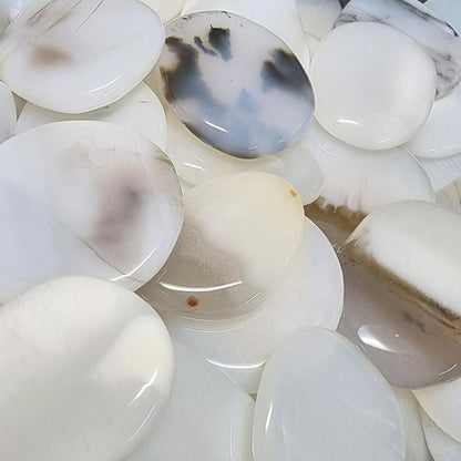 Galet opale blanche Pérou A - La Boite à Cailloux