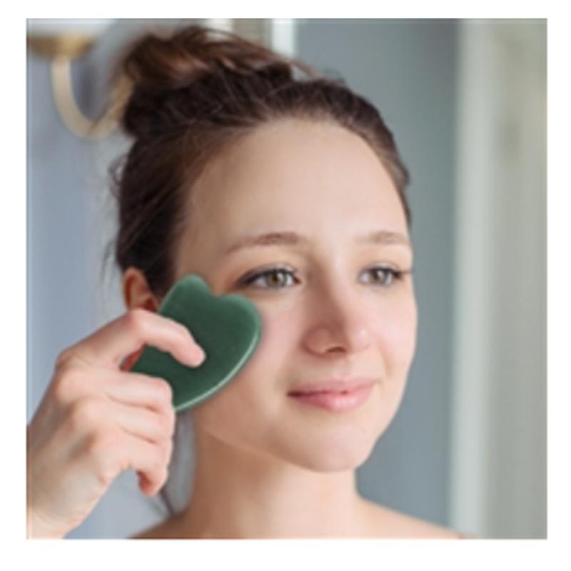 Gua Sha plume aventurine verte Brésil A 110mm - La Boite à Cailloux