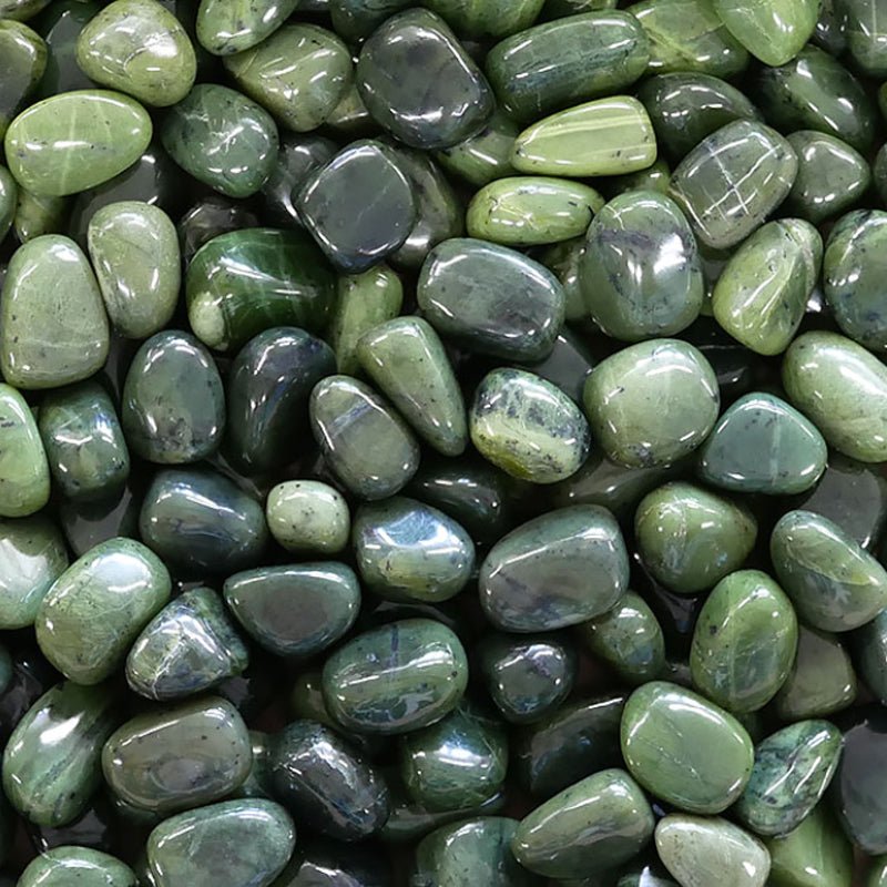 Jade néphrite Canada A (pierre roulée) - La Boite à Cailloux