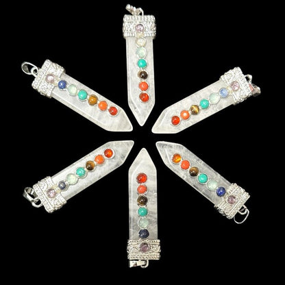 Pendentif 7 chakras cristal de roche Brésil A - La Boite à Cailloux