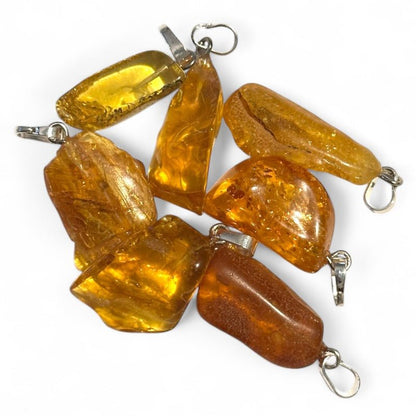 Pendentif ambre Lituanie A pierre roulée - La Boite à Cailloux