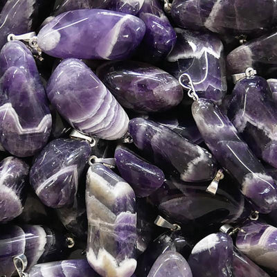 Colgante de amatista brasileña bandeada AA (piedra pulida)
