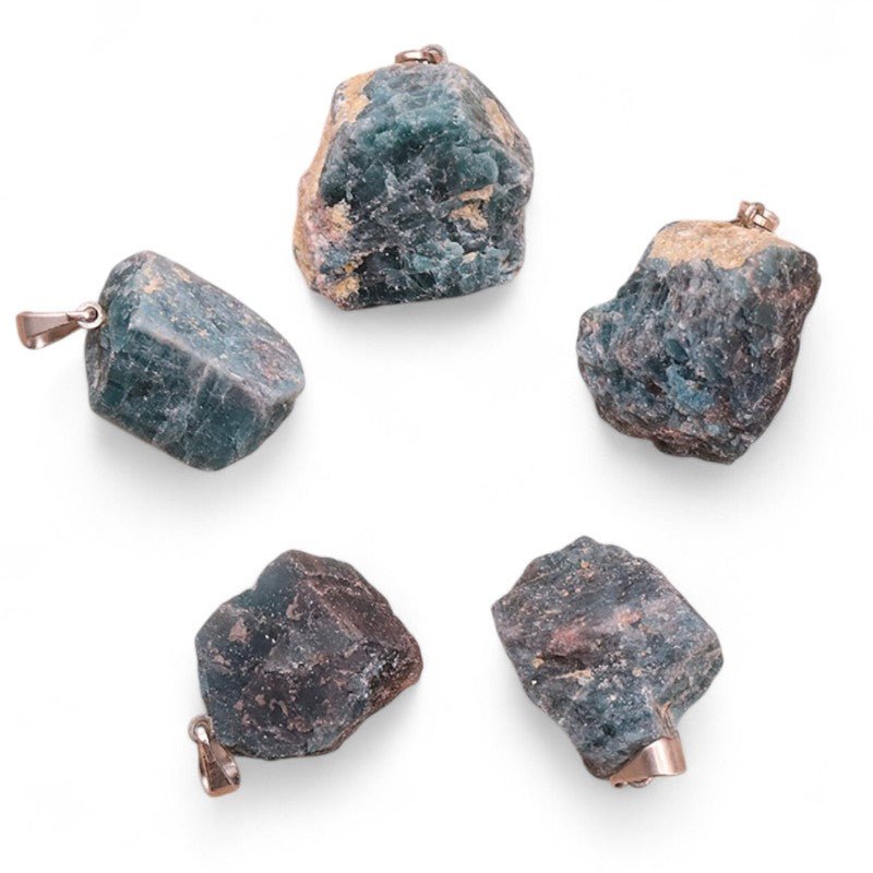 Pendentif apatite bleue Brésil A (pierre brute) - La Boite à Cailloux
